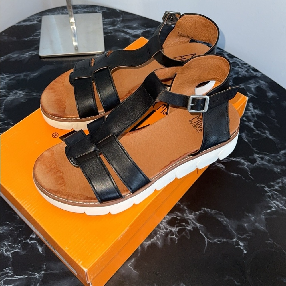 NEW Miz Mooz Leather Sport Black Sandals - Margery Size 38 US Size 7.5/8